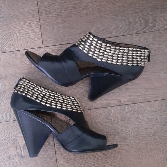 Carlos Santana Heels - Picture 2 of 5